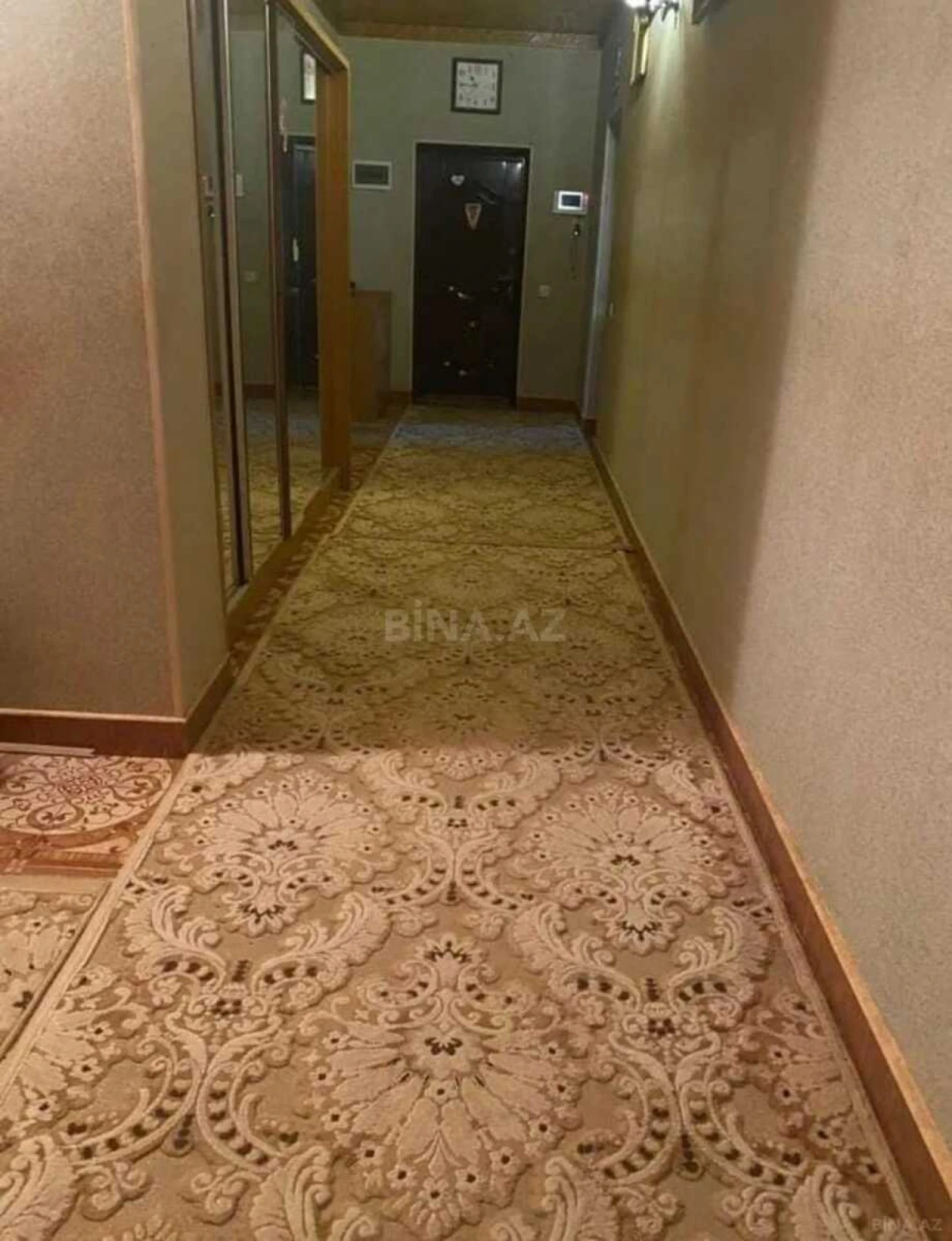 Satılır 9 otaqlı həyət evi 700 m²