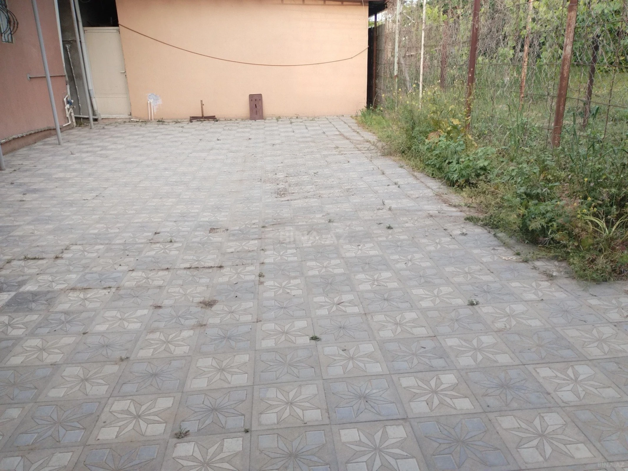 Satılır 9 otaqlı həyət evi 700 m²