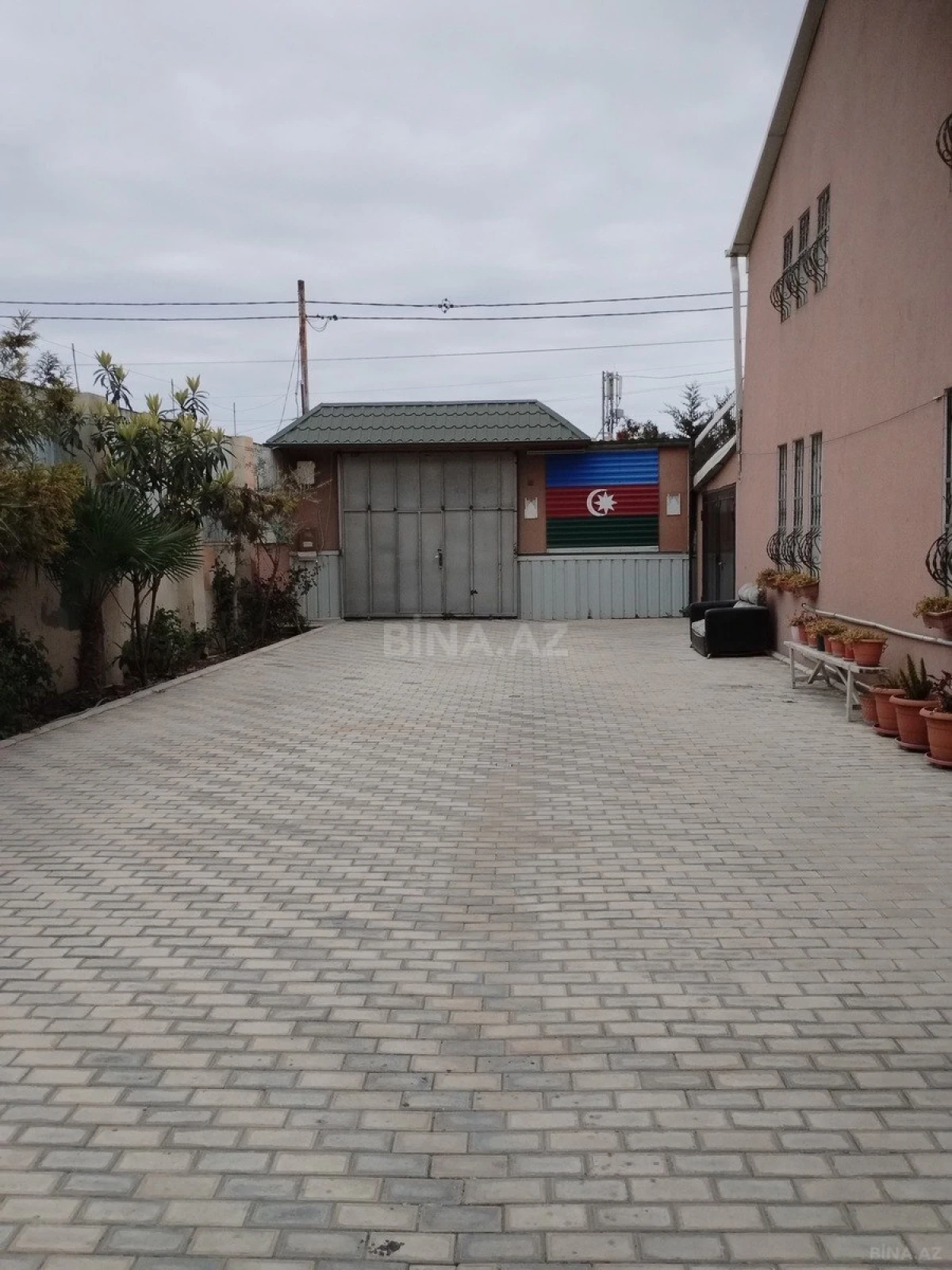 Satılır 9 otaqlı həyət evi 700 m²