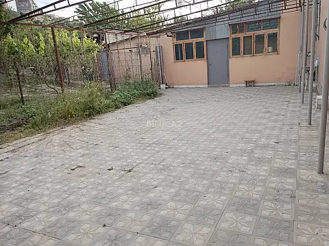 Satılır 9 otaqlı həyət evi 700 m²