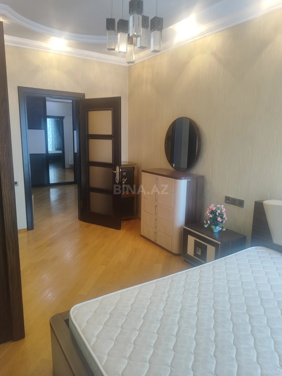 Kirayə verilir 3 otaqlı mənzil 135 m²