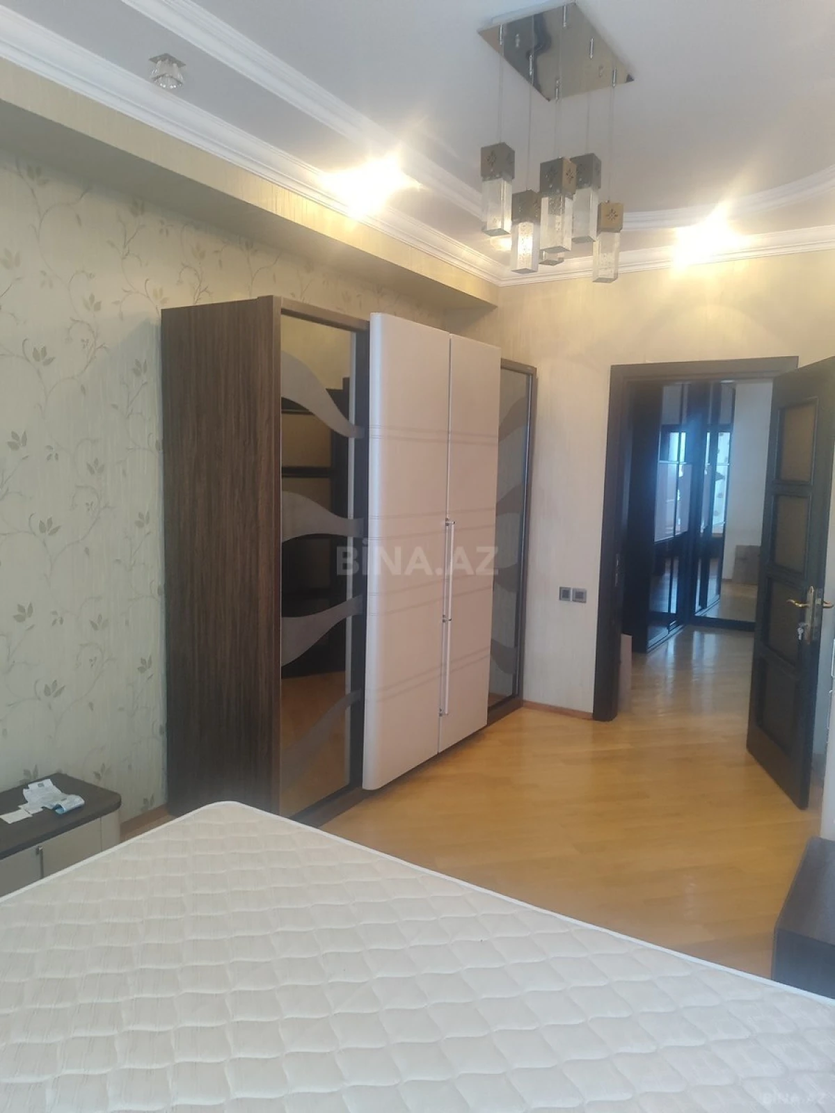 Kirayə verilir 3 otaqlı mənzil 135 m²