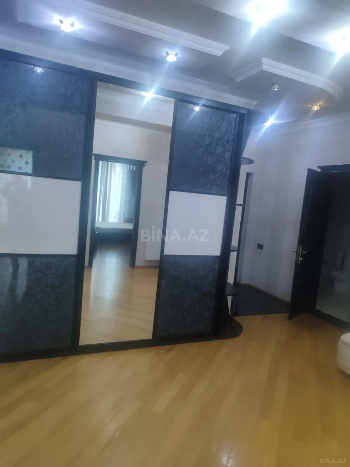 Kirayə verilir 3 otaqlı mənzil 135 m²