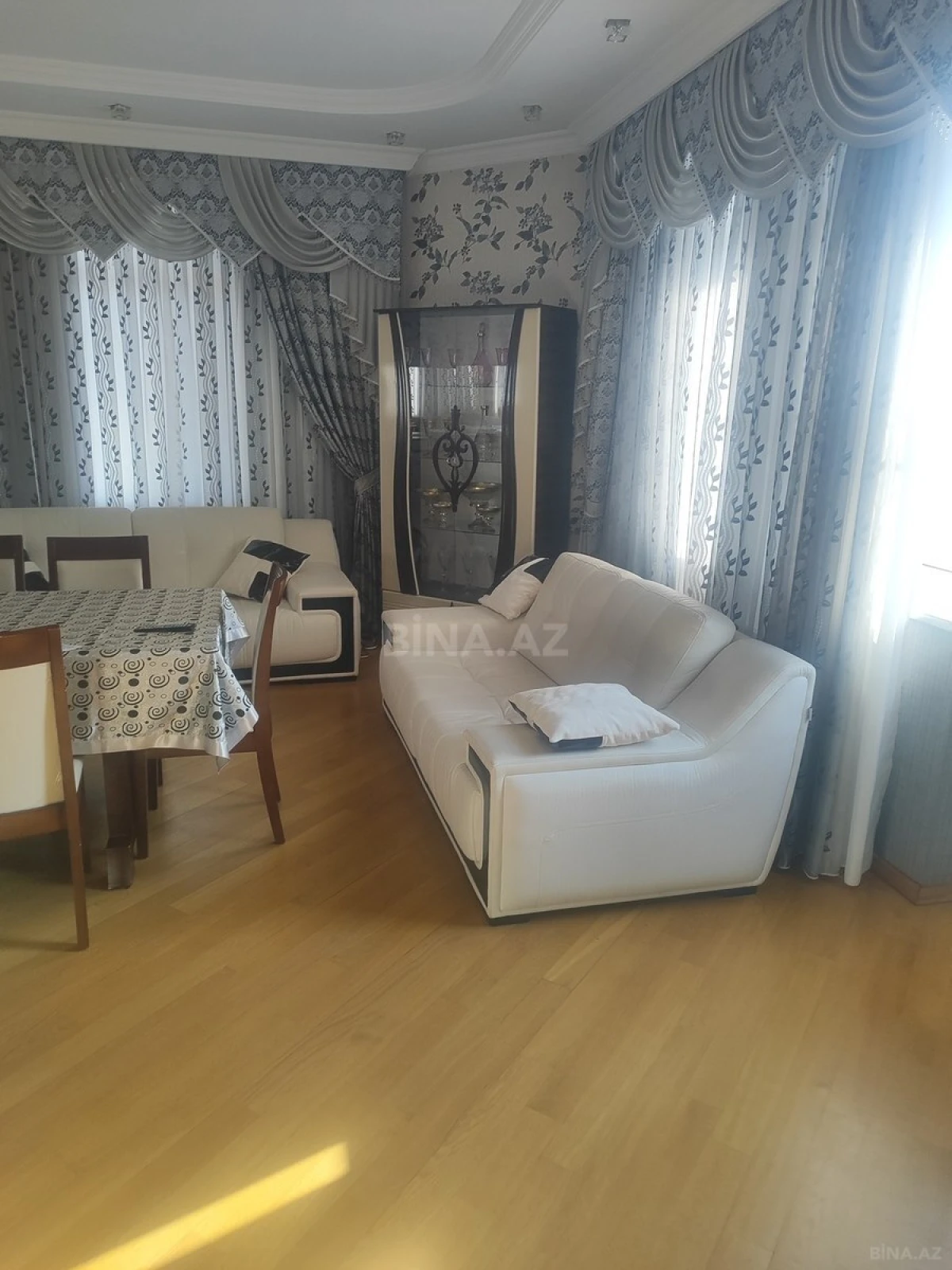 Kirayə verilir 3 otaqlı mənzil 135 m²