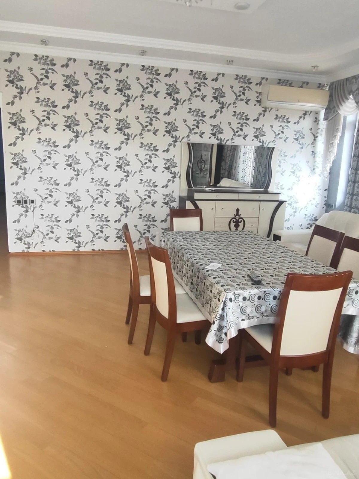 Kirayə verilir 3 otaqlı mənzil 135 m²