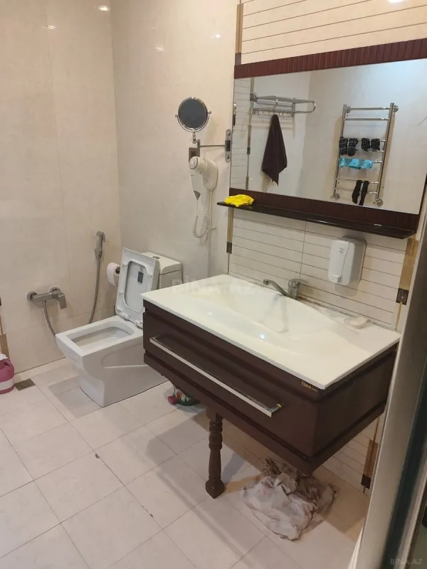 Kirayə verilir 3 otaqlı mənzil 135 m²