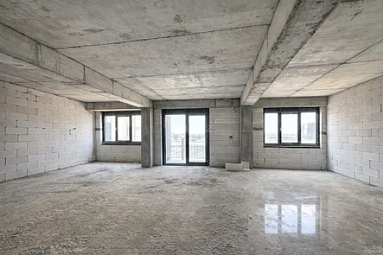 Satılır 4 otaqlı mənzil 220 m²