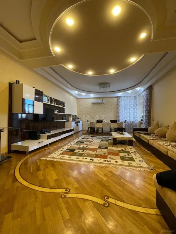 Satılır 4 otaqlı mənzil 186 m²