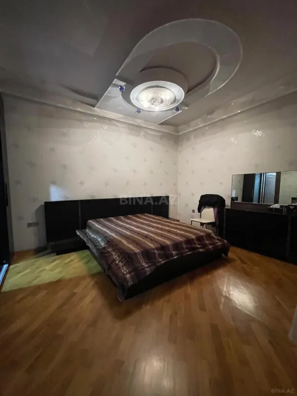 Satılır 4 otaqlı mənzil 186 m²
