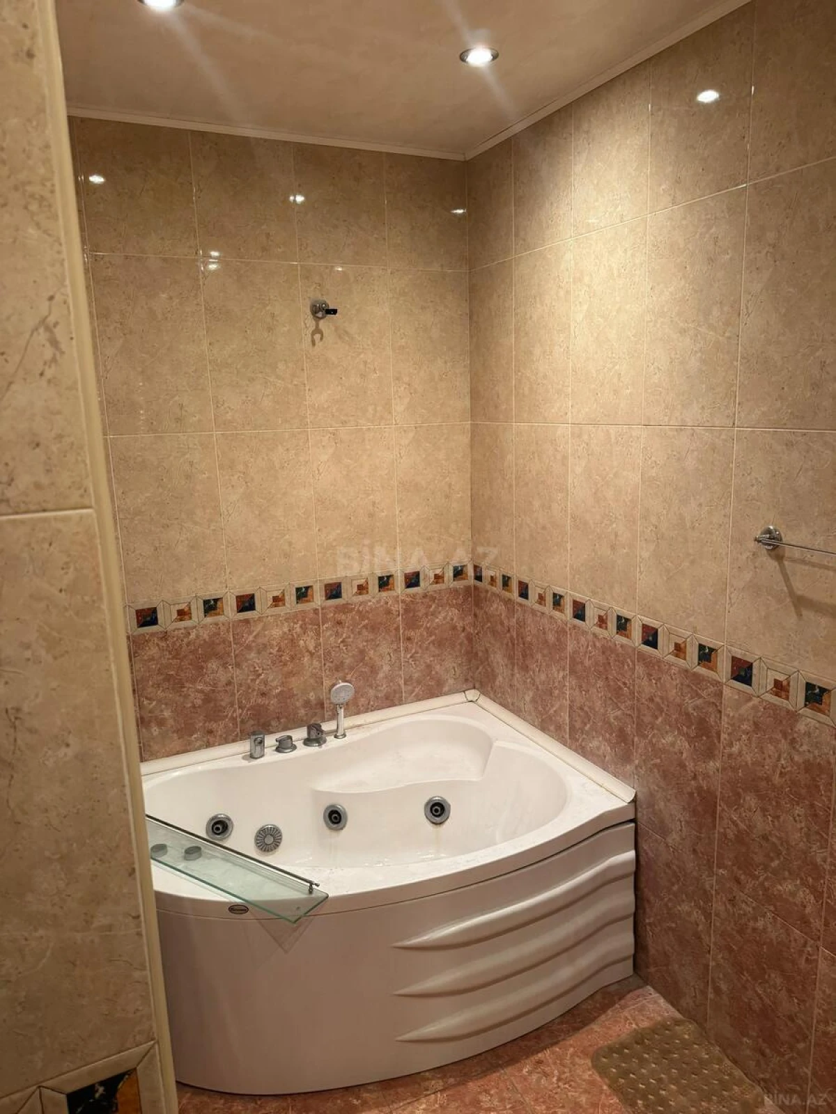 Kirayə verilir 3 otaqlı mənzil 145 m²