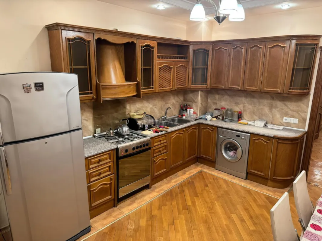 Kirayə verilir 3 otaqlı mənzil 145 m²