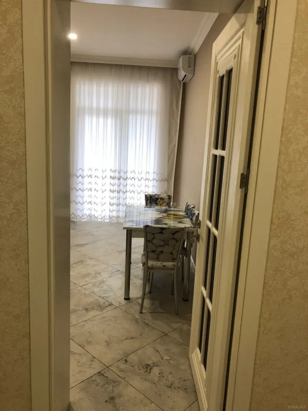 Kirayə verilir 2 otaqlı mənzil 100 m²