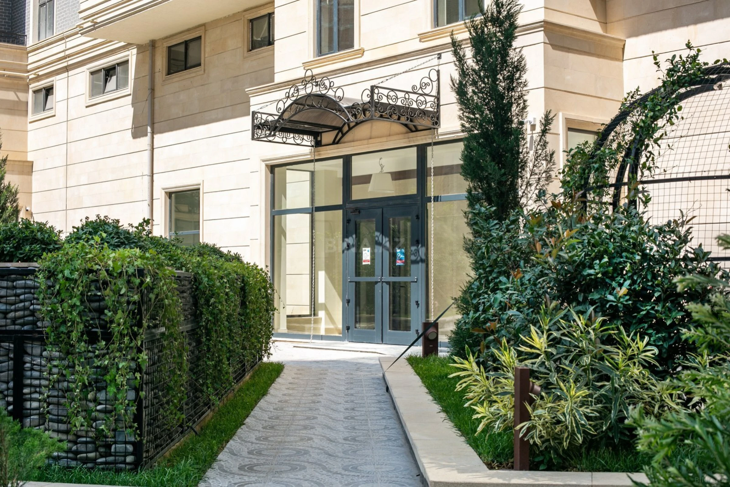 Kirayə verilir 2 otaqlı mənzil 100 m²