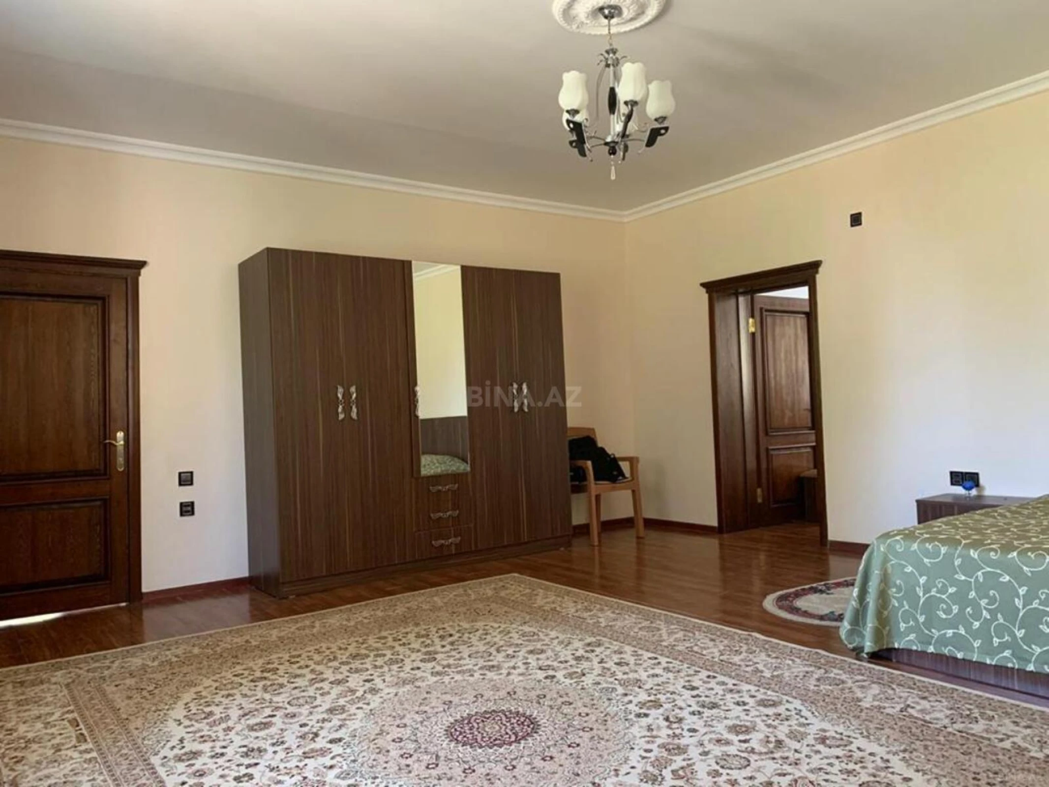Satılır 6 otaqlı həyət evi 360 m²