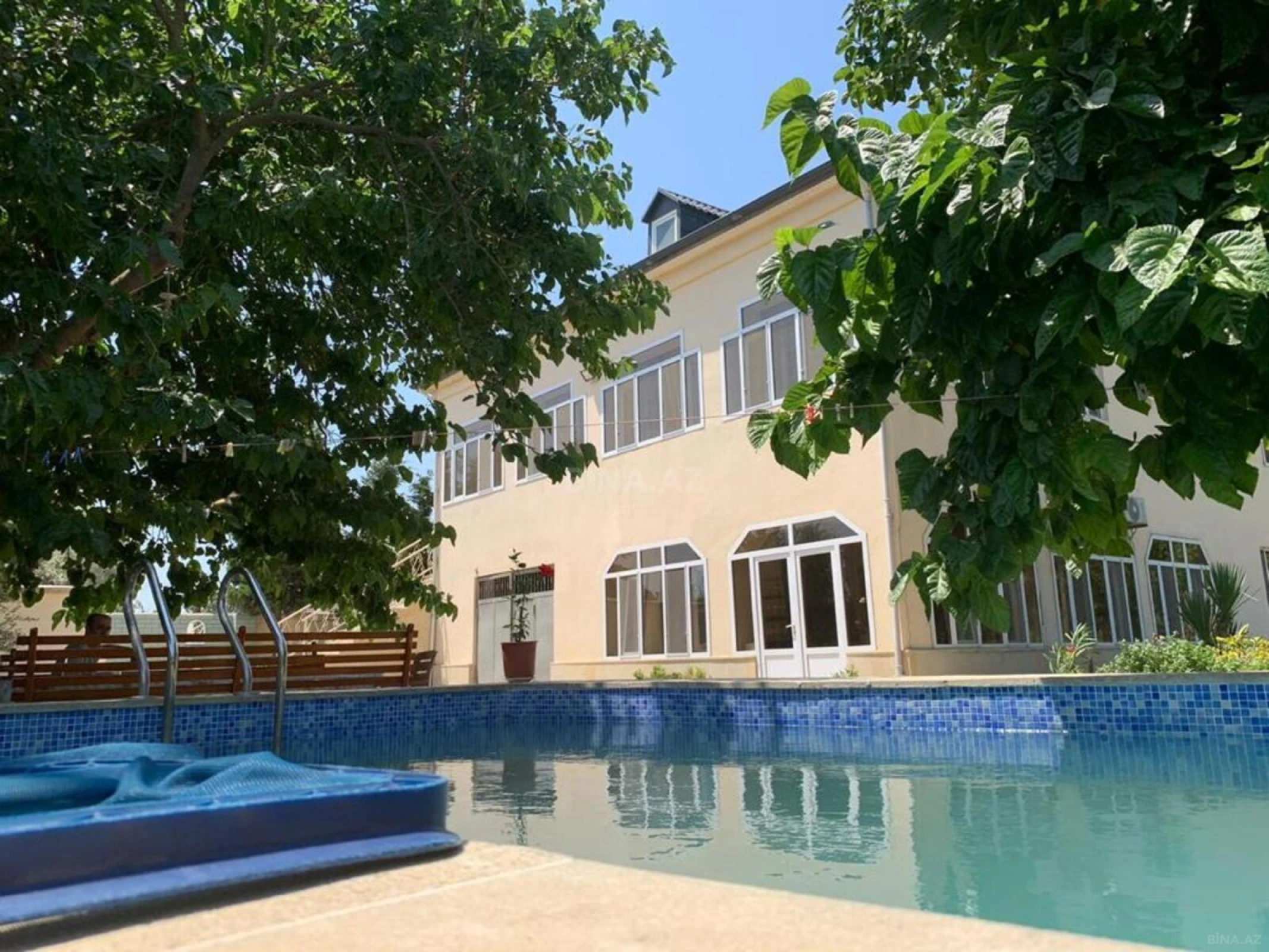 Satılır 6 otaqlı həyət evi 360 m²