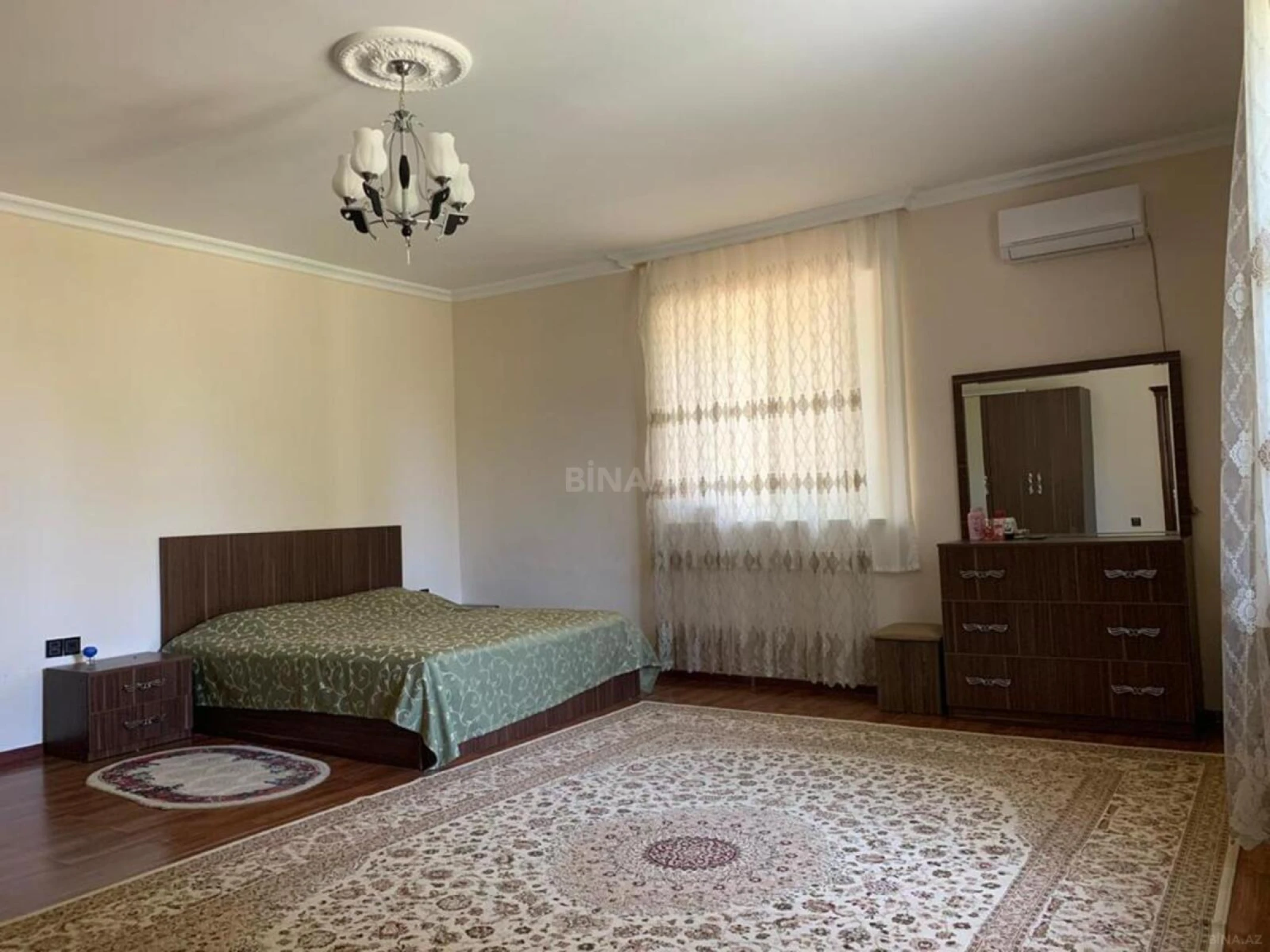 Satılır 6 otaqlı həyət evi 360 m²