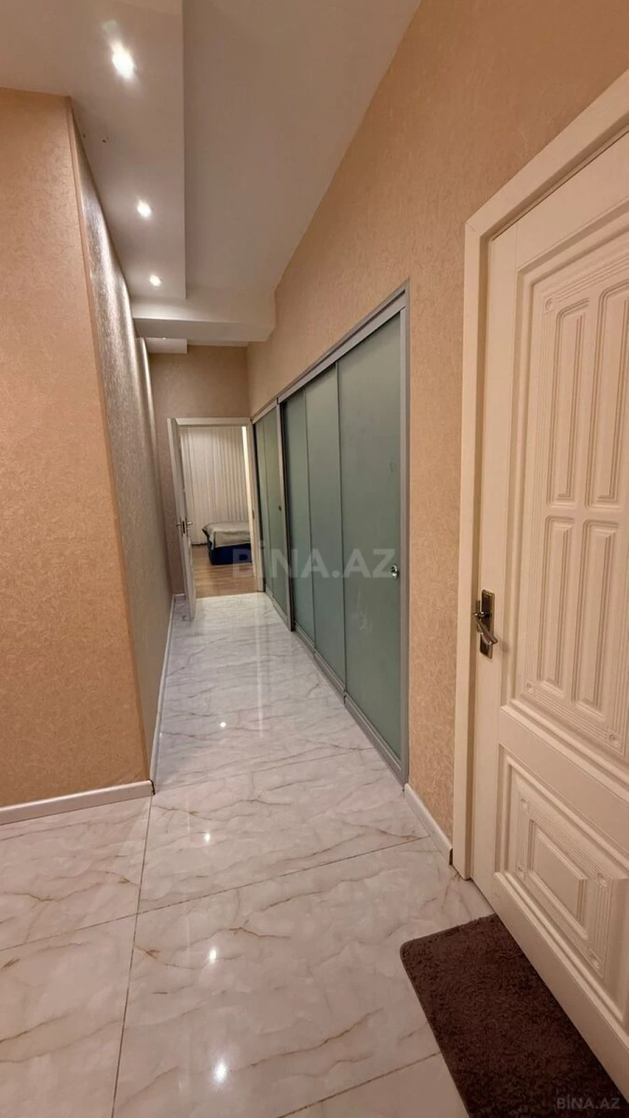 Satılır 2 otaqlı mənzil 78 m²