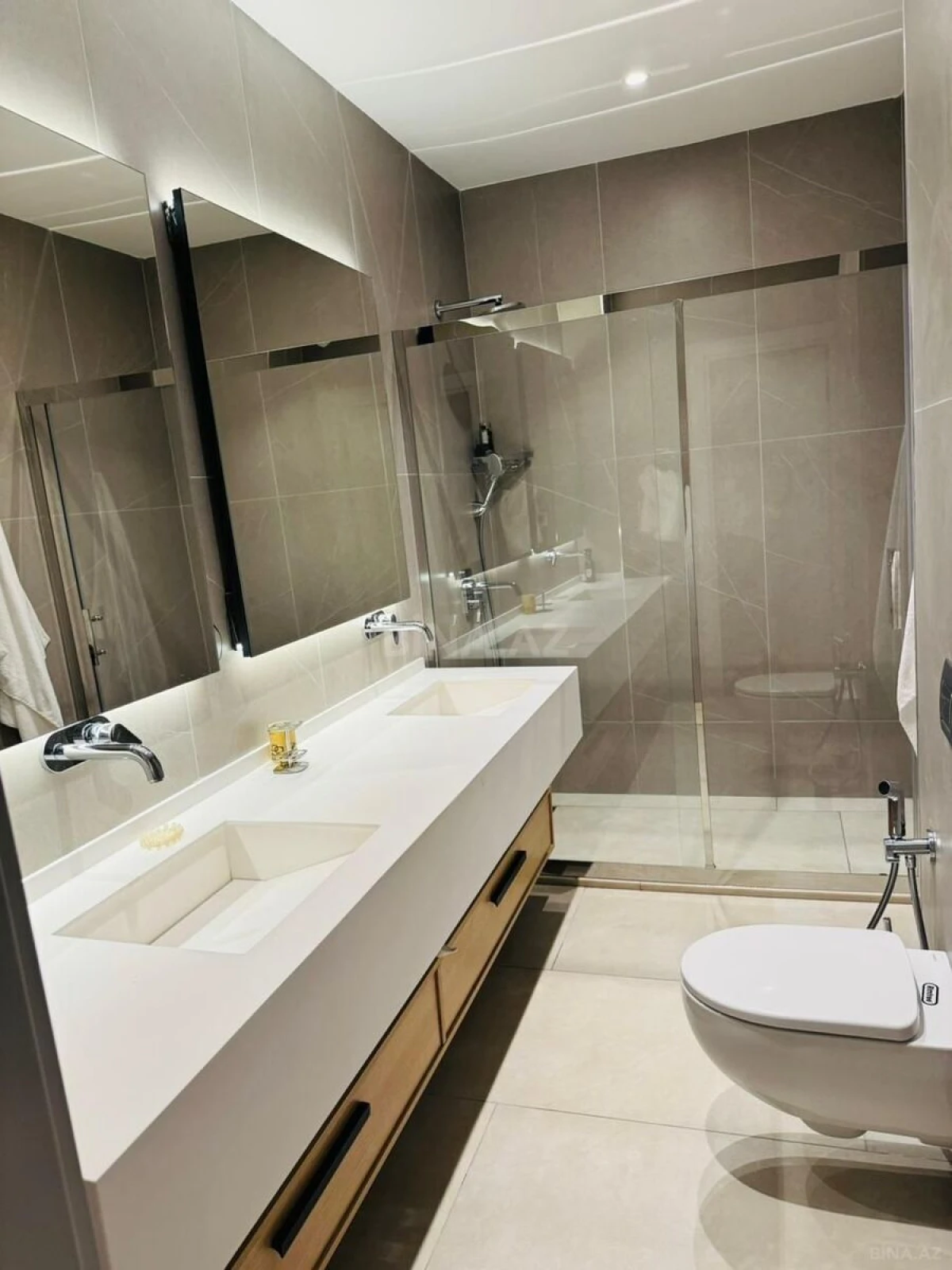 Kirayə verilir 2 otaqlı mənzil 110 m²