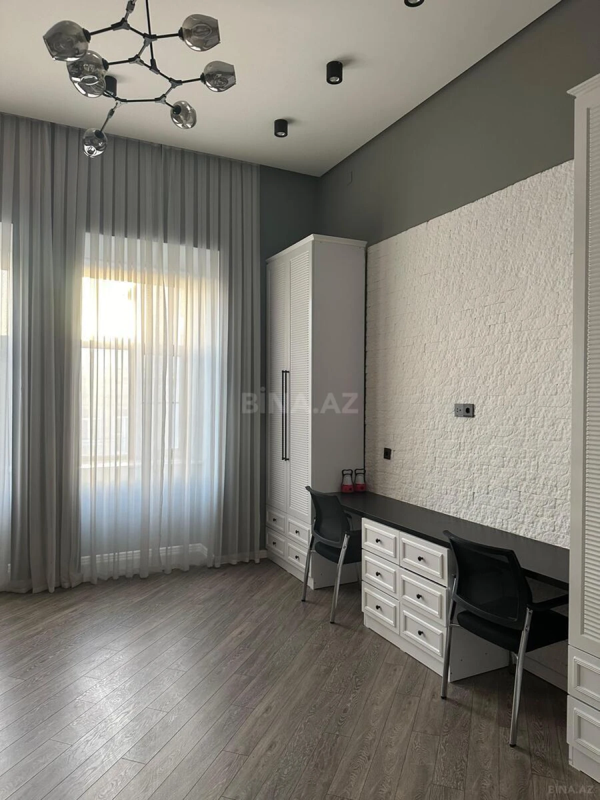 Kirayə verilir 3 otaqlı mənzil 140 m²