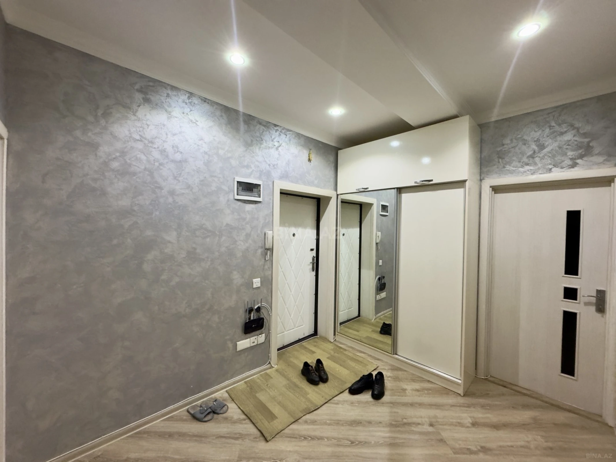 Satılır 3 otaqlı mənzil 97 m²