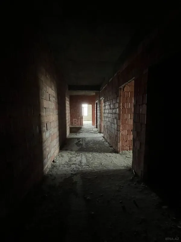 Satılır 3 otaqlı mənzil 137 m²