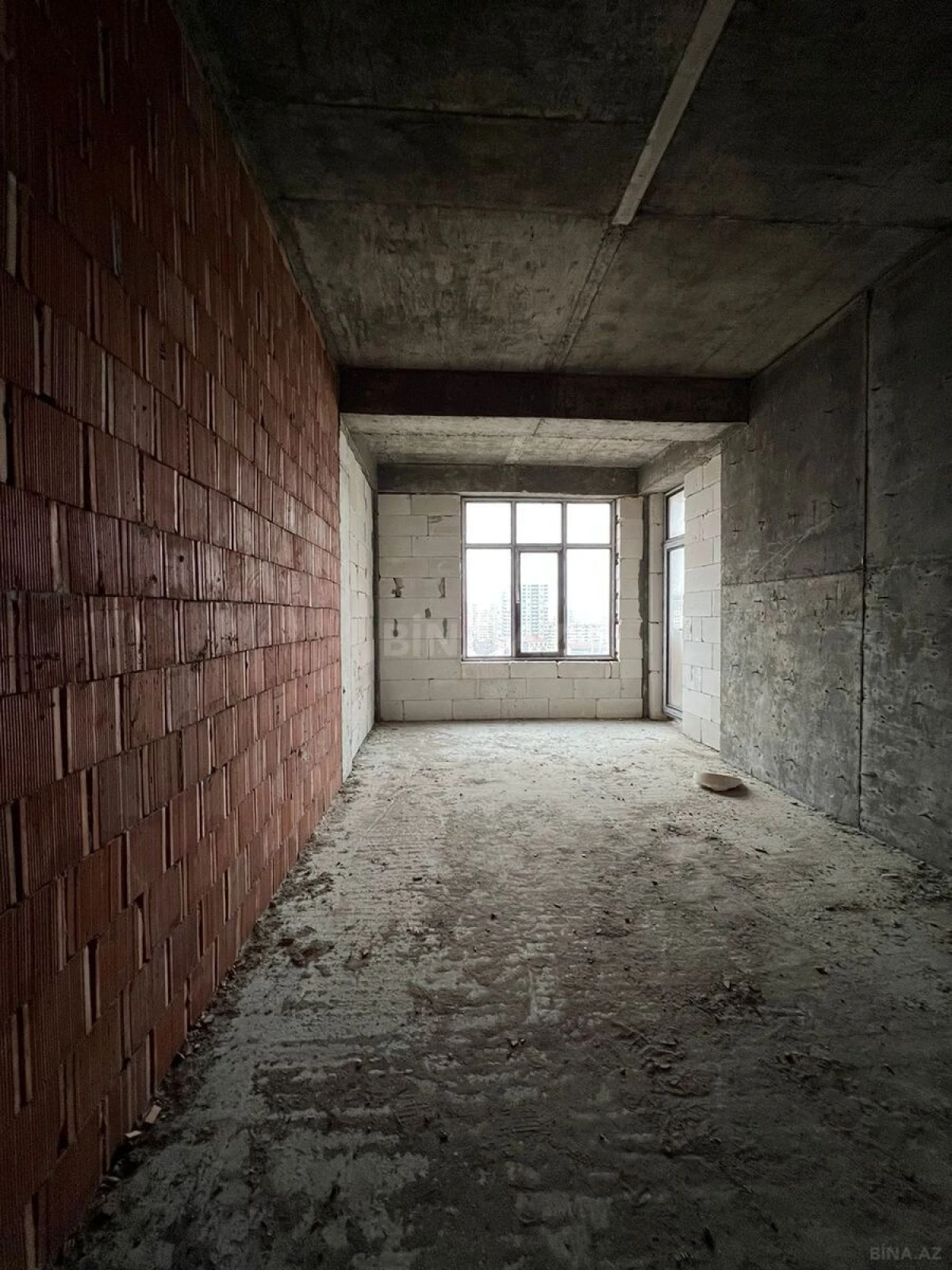 Satılır 3 otaqlı mənzil 137 m²