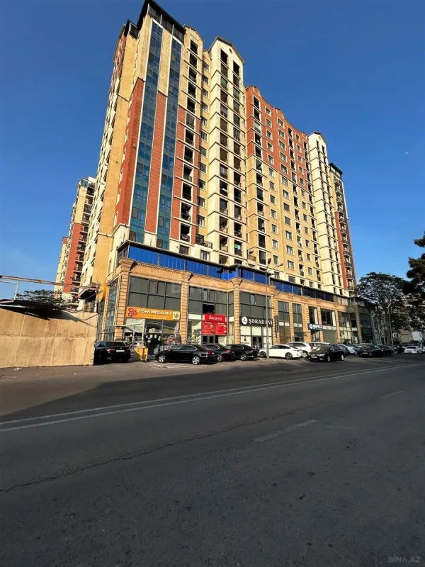 Satılır 3 otaqlı mənzil 137 m²