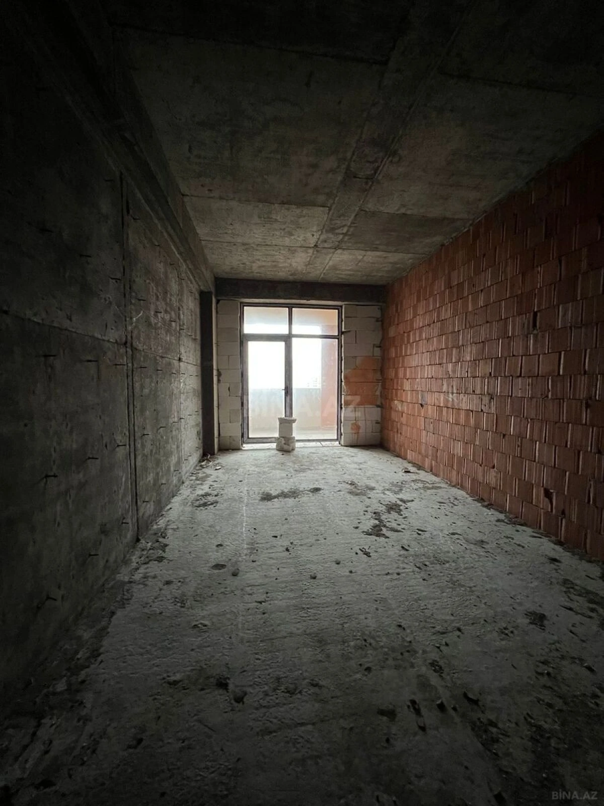 Satılır 3 otaqlı mənzil 137 m²