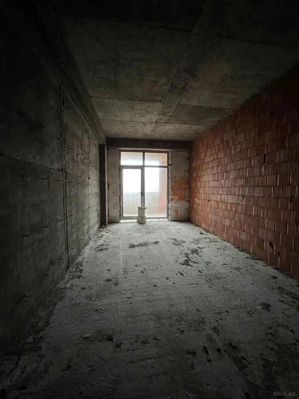 Satılır 3 otaqlı mənzil 137 m²