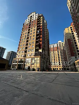 Satılır 3 otaqlı mənzil 137 m²