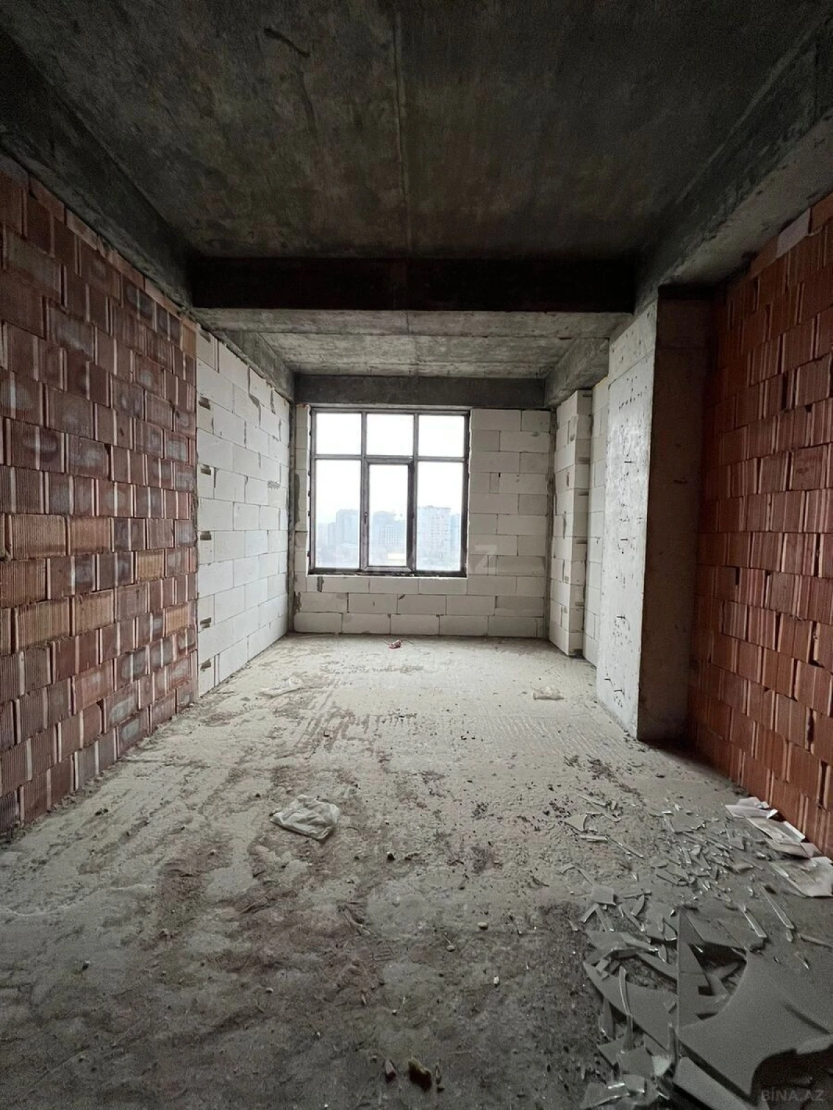 Satılır 3 otaqlı mənzil 137 m²