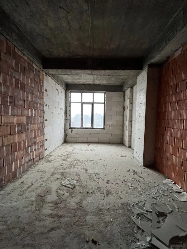 Satılır 3 otaqlı mənzil 137 m²