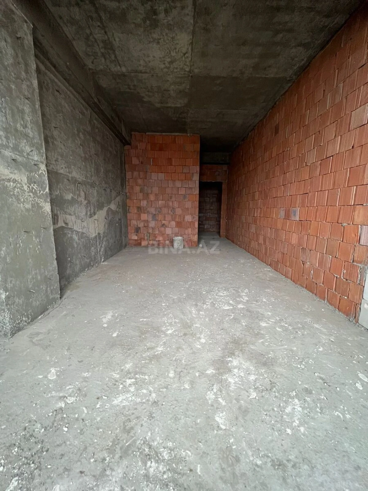 Satılır 3 otaqlı mənzil 137 m²