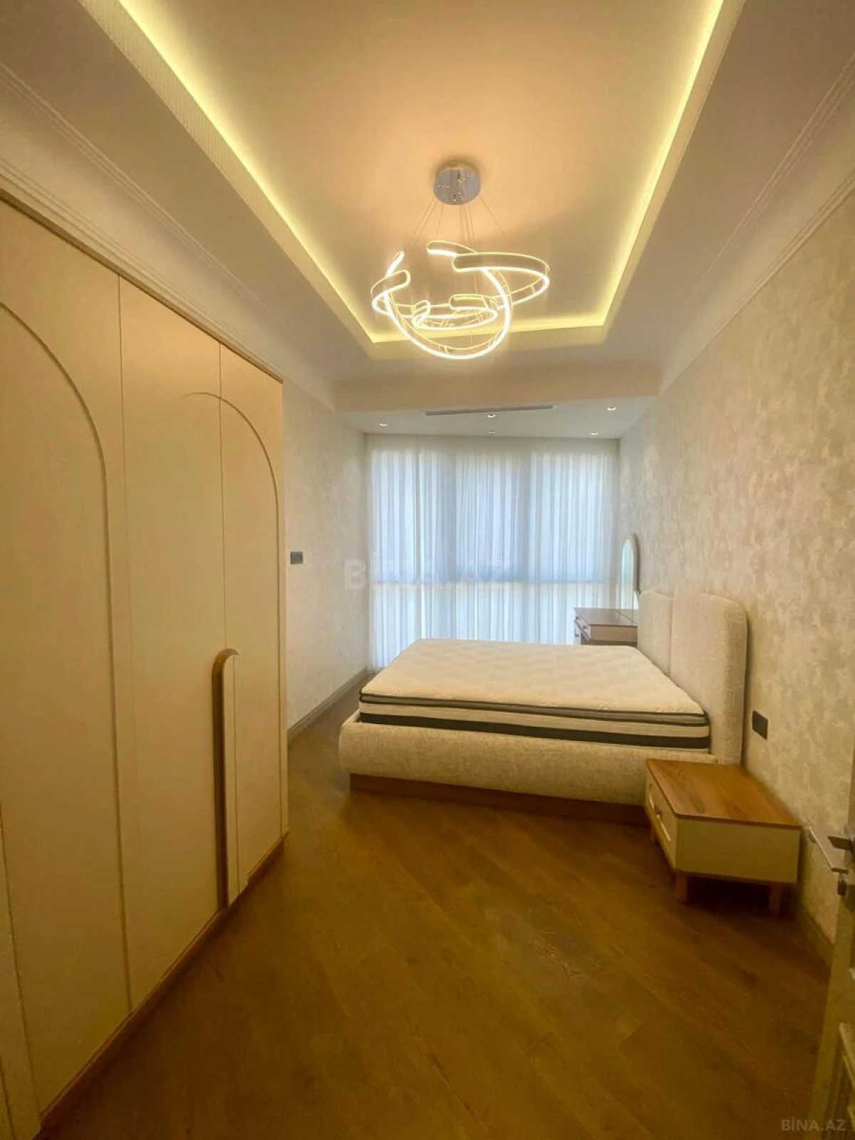 Kirayə verilir 4 otaqlı mənzil 170.7 m²
