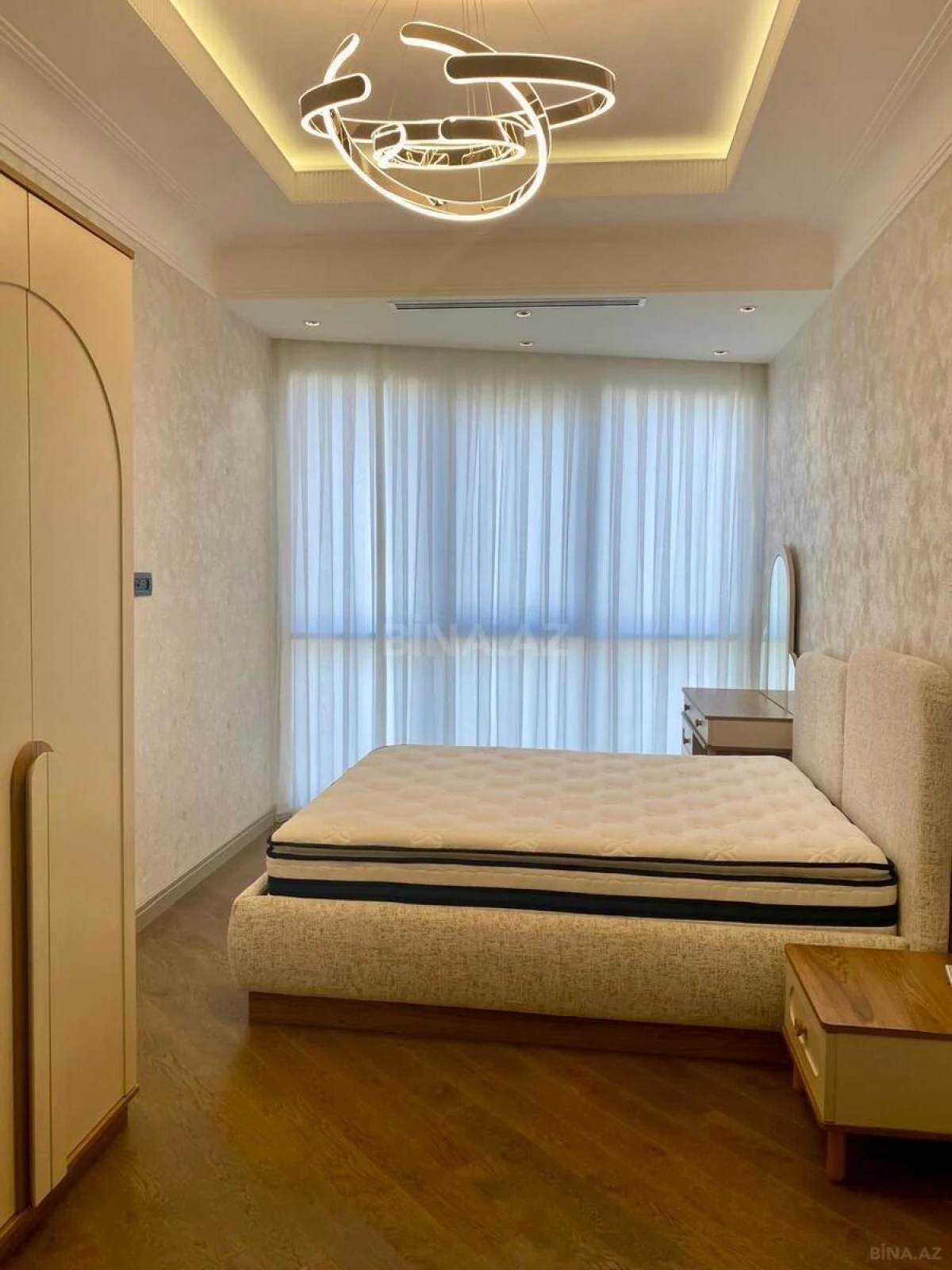 Kirayə verilir 4 otaqlı mənzil 170.7 m²