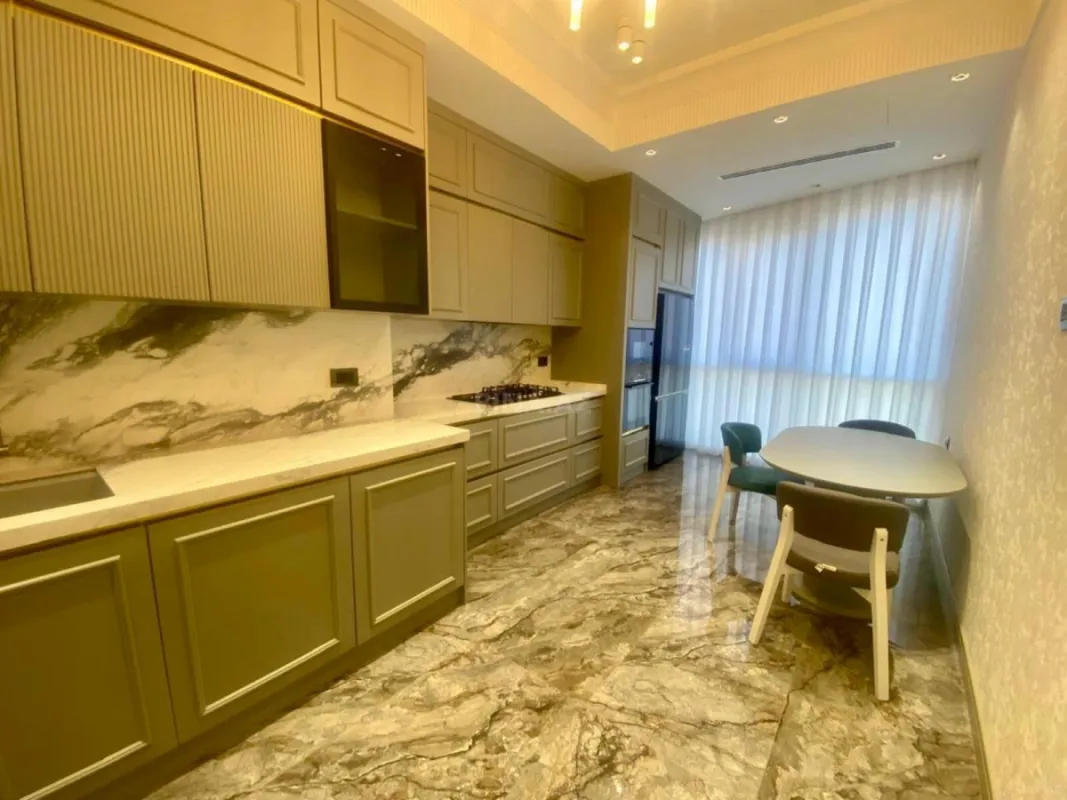 Kirayə verilir 4 otaqlı mənzil 170.7 m²