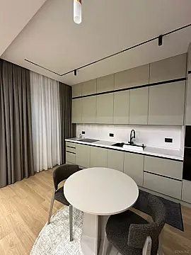 Kirayə verilir 2 otaqlı mənzil 86 m²