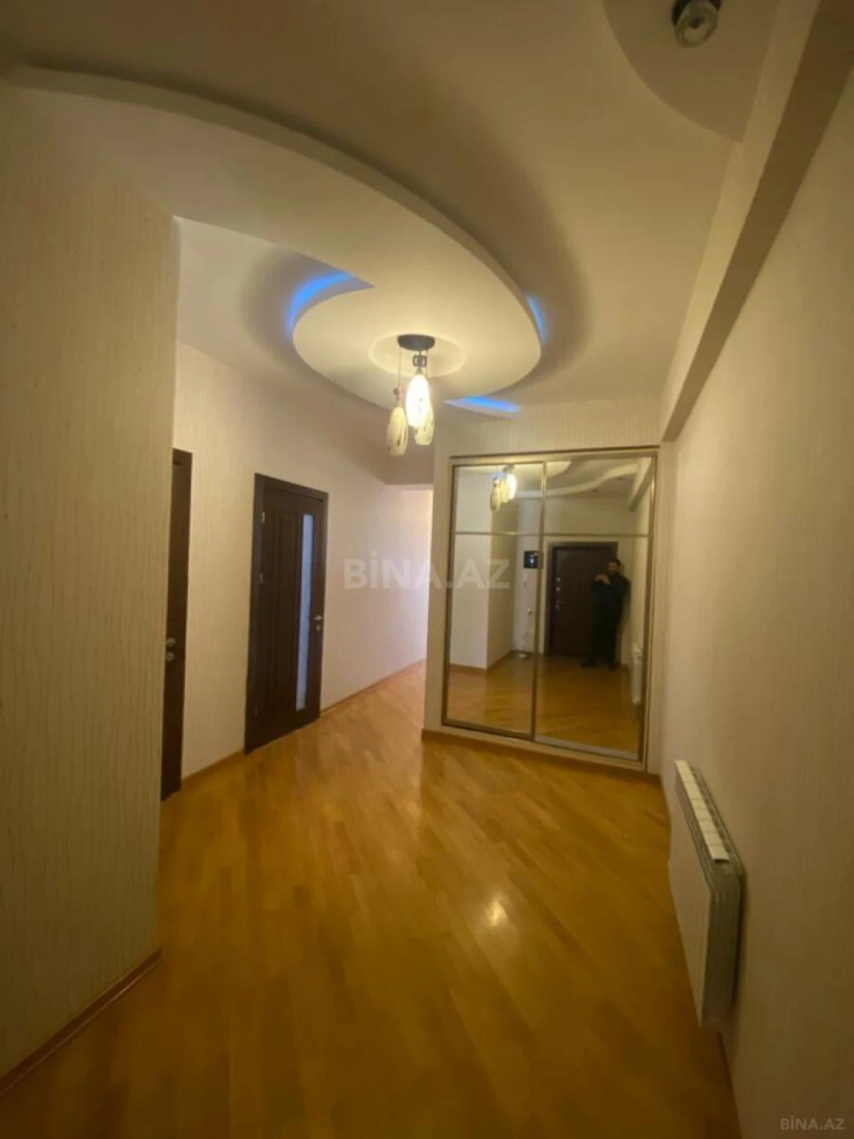 Satılır 3 otaqlı mənzil 147 m²