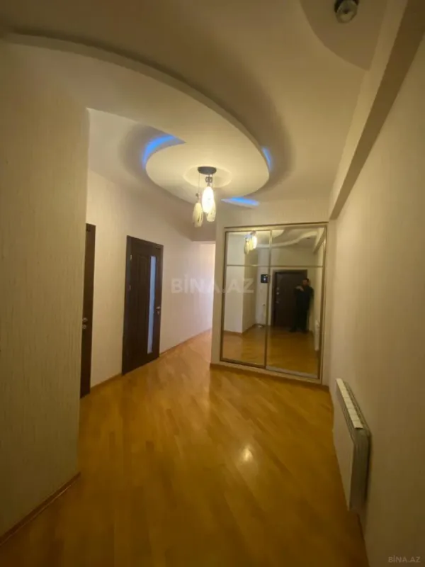 Satılır 3 otaqlı mənzil 147 m²