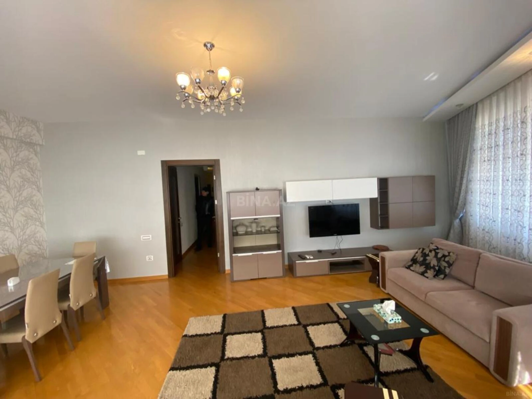 Satılır 3 otaqlı mənzil 147 m²
