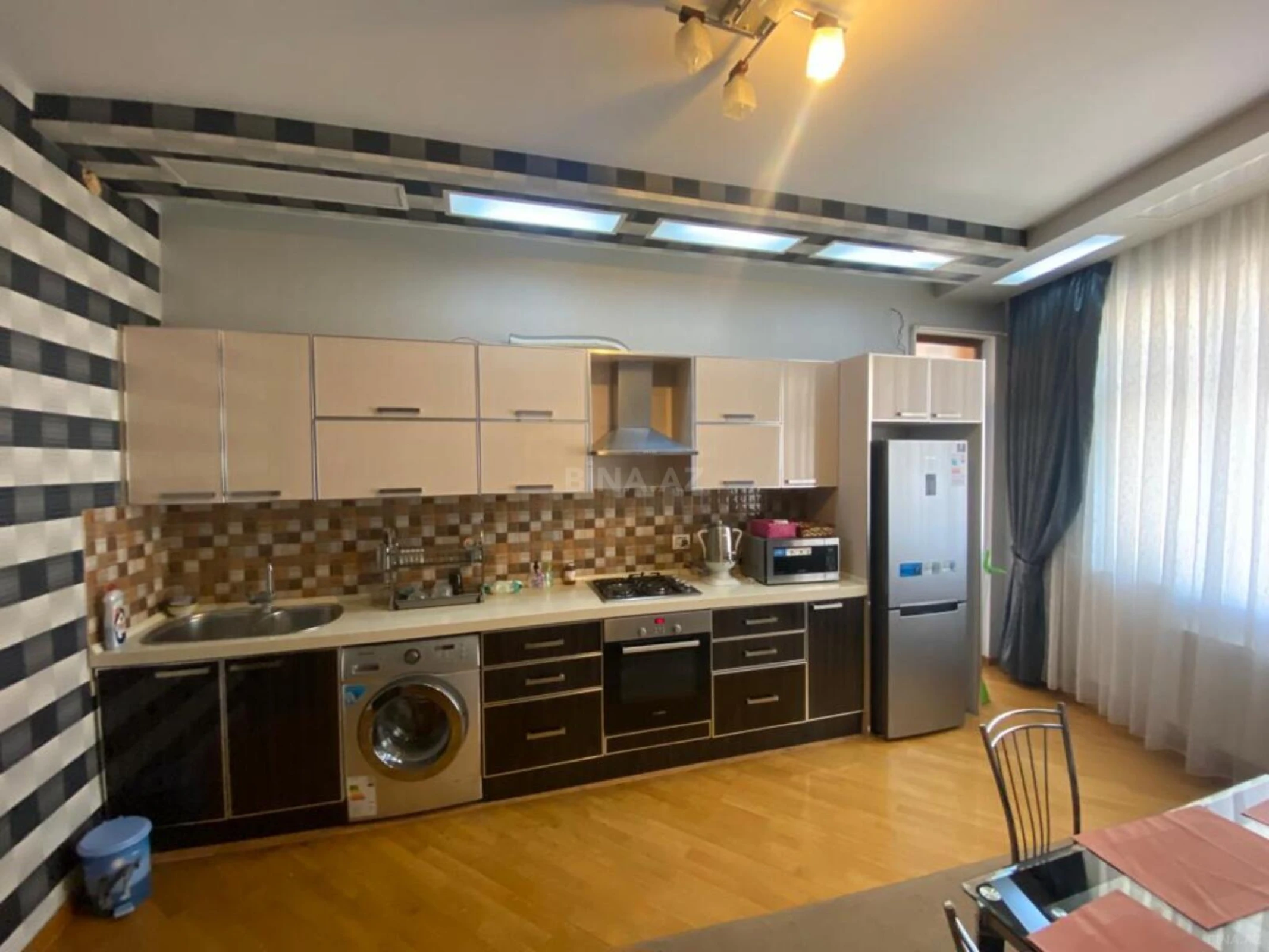Satılır 3 otaqlı mənzil 147 m²