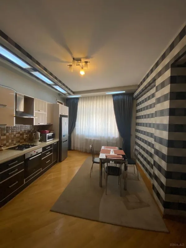 Satılır 3 otaqlı mənzil 147 m²