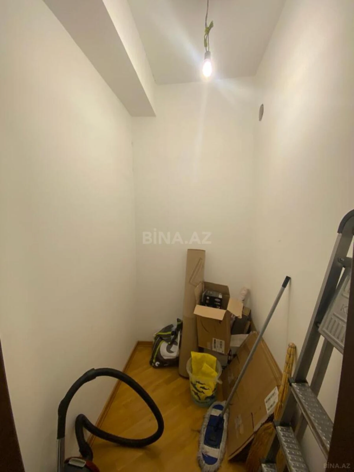 Satılır 3 otaqlı mənzil 147 m²