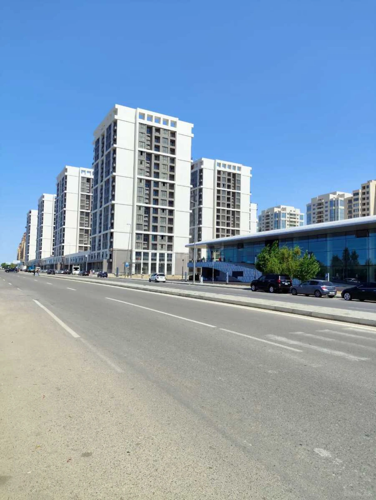 Satılır 4 otaqlı mənzil 176 m²