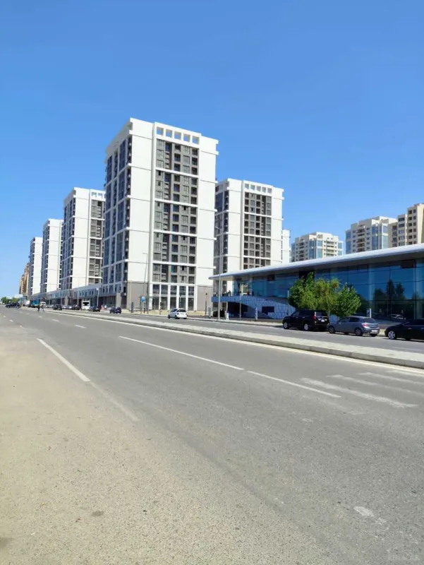 Satılır 4 otaqlı mənzil 176 m²