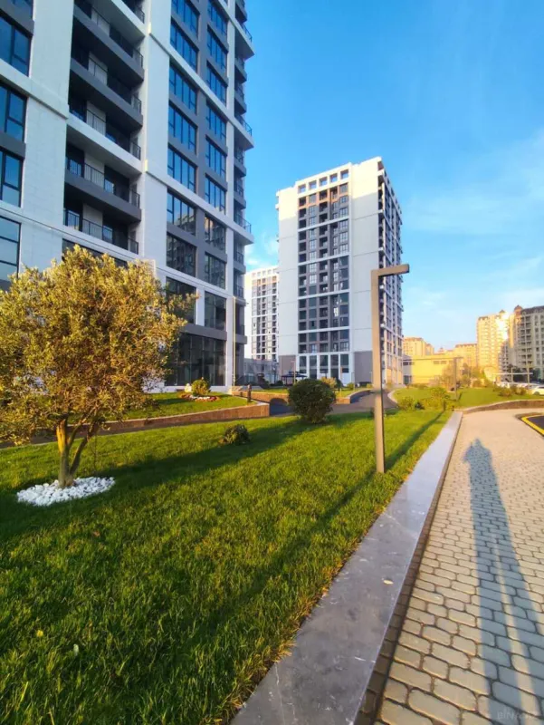 Satılır 4 otaqlı mənzil 176 m²