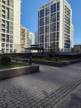 Satılır 4 otaqlı mənzil 176 m²