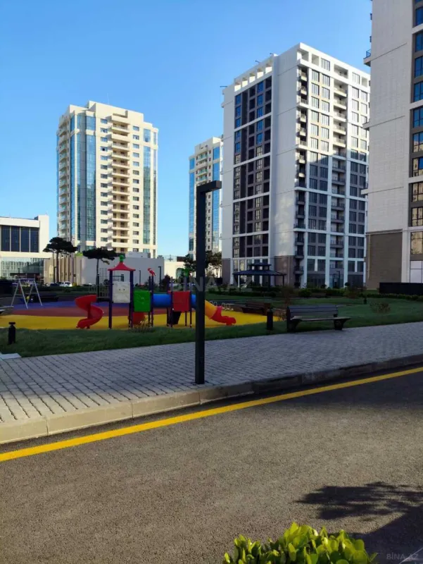 Satılır 4 otaqlı mənzil 176 m²