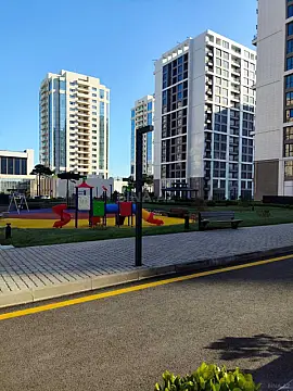 Satılır 4 otaqlı mənzil 176 m²