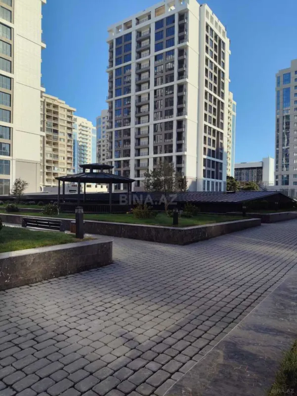 Satılır 4 otaqlı mənzil 176 m²